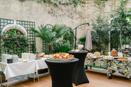 Les Suites de L’Opéra Отели рядом с достопримечательностью «Vichy Paddle»