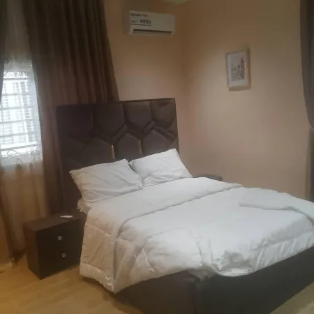 Claramojisola - Eunice Apartments