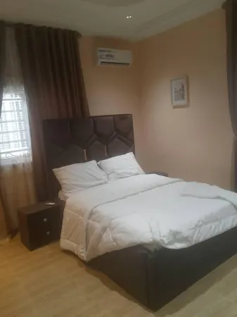 Claramojisola - Eunice Apartments