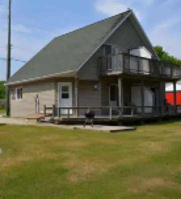 Lions Head Beach Motel & Cottages - Waterfront
