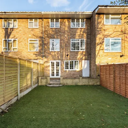Purley House-Sleeps 8-Near Gatwick-Games Room