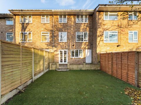 Purley House-Sleeps 8-Near Gatwick-Games Room