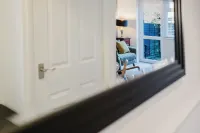 Corner House - Bright 2 Bed in Cheltenham - 2-Star