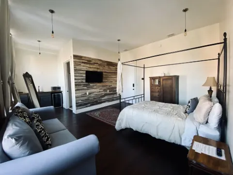 Eighteen-Ninety Sleepover Hotels in Clark County