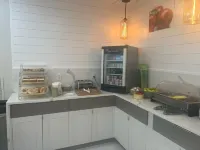 Quality Inn Airport - Cruise Port - sarapan