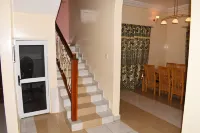 London Innn 3 Hotels in Kombo North
