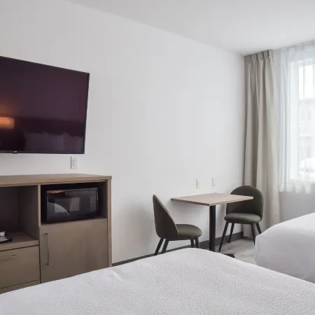 Repotel Levis