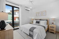 Sophisticated Modern Home w/ Ocean Views, Gorgeous Master Suites & Private Jacuzzi - Apartments