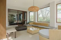 Anindya Hill View Villa 7 Bedrooms with a Private Heated Swimming Pool فنادق في Cimenyan