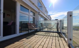 No 28 Contemporary Beach Side Property with Sea Views