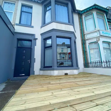 Chelsea Suite Sasco Apartments