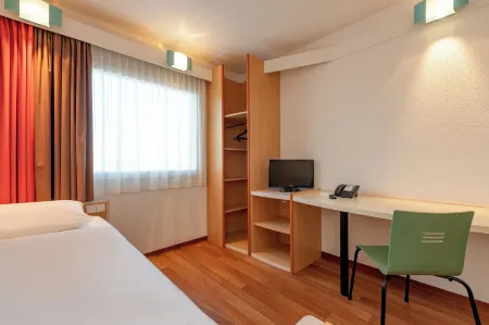 Ibis Berlin City Potsdamer Platz Отели рядом с достопримечательностью «КПП Чарли»