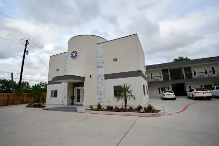 Crystal Inn Отели рядом с достопримечательностью «Baytown Wetlands Center»