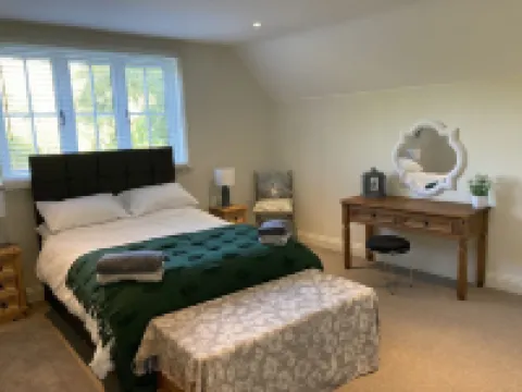 5Bed-10Guests-Fireplace-HotTub-Pets ok-Parking Hotels in Battle
