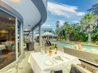 Atlantic Palms Hotels near Paddocks shopping Centre