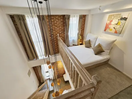 The Nanee Отели рядом с достопримечательностью «Peacock Window»