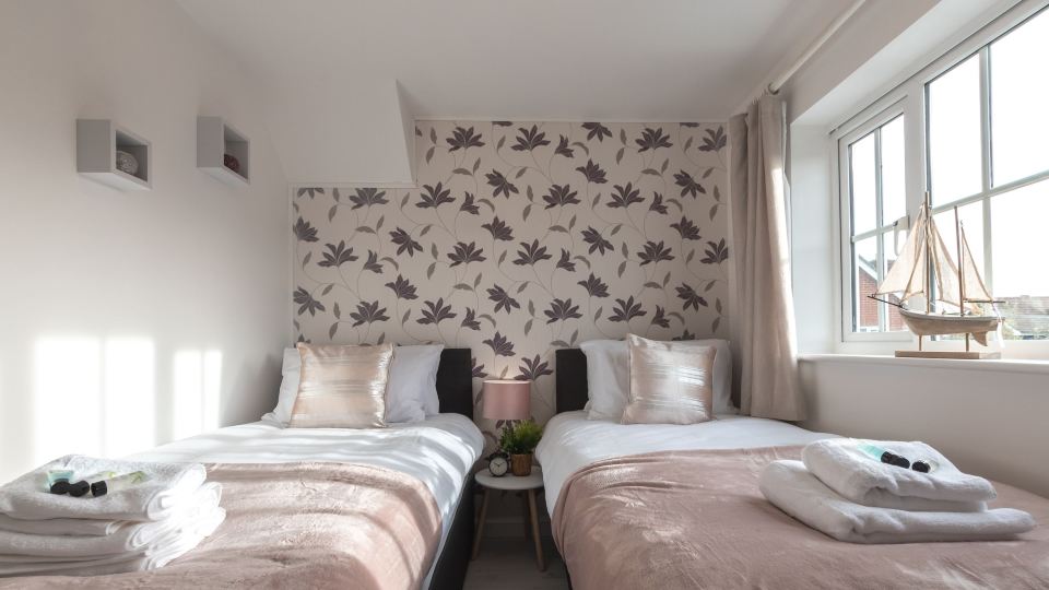 South Downs Retreat House with Parking