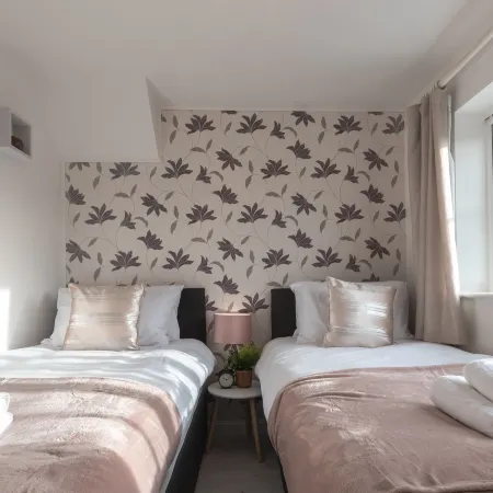 South Downs Retreat House with Parking
