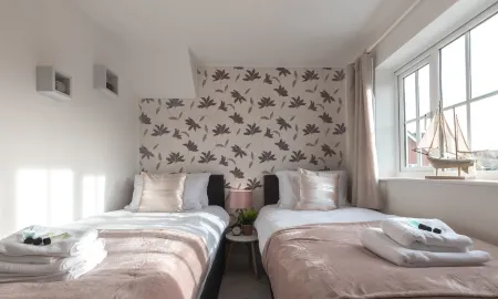 South Downs Retreat House with Parking