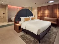 Met Hotel Amsterdam Hotels near BOX