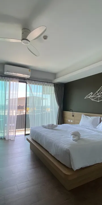 ห้องดีลักซ์ เตียงใหญ่ 1 เตียง