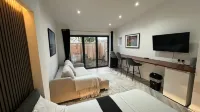 London Studios and Suites Các khách sạn ở Harrow