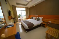 Ocean Retreat & Spa Hotels in Maadhoo