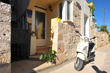 Apartments Tino Отели в г. Sutivan