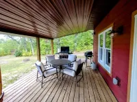 Cozy Cabin on Private Lake! Kayaks, Firepit, Fishing! Relaxing. Pet Friendly.