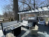 4 Beds, Pizza Oven, Hot Tub, Mini- Golf, Lake View, Bowling, Projector & More! Hotels near Pontiac Lake Recreation Area