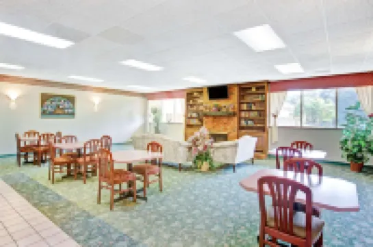 Super 8 by Wyndham Gaffney