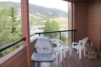 Breathtaking Lake Dillon Vista and Cozy Deck - Charming Mountain Retreat