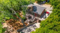 Fully Fenced and Pet Friendly Folly Vacation Cottage 317 East Hotels near Public Beach Access - 3rd St.W
