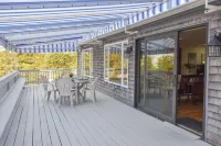 Private Association Beaches Access and Spacious Deck - Charming Beach Haven