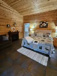Private Oasis with Fire Pit and Jetted Tub - Charming Cozy Cabin Hotels in Township 1