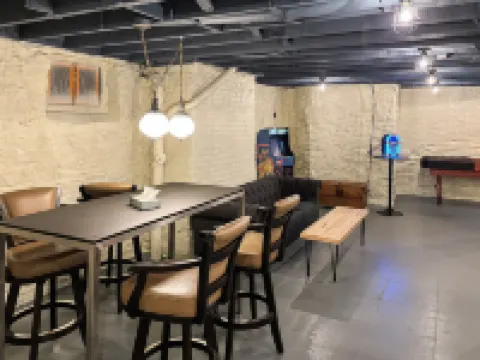 Breathtaking Victorian Mansion~2 Blocks to Cathedral~Huge Hidden Arcade~Theatre!