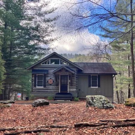 New River, Ashe County, Secluded Log Cabin, West Jefferson Area