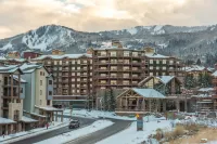 Multiple Pools and Full-Service Spa - Luxurious Retreat Hotels in Summit County