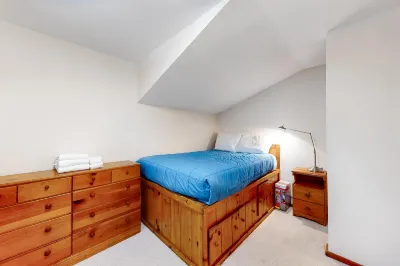 Secluded getaway on 2.5 acres with private patio, WiFi, & quiet location Hotels in Waitsfield