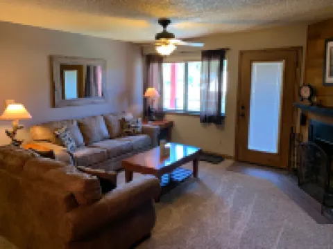 Ski in Ski Out Access and Clubhouse Amenities - Charming Mountain Retreat