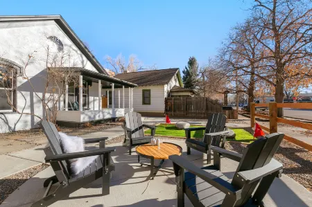 Private Hot Tub and Outdoor Entertainment Space - Charming Oasis