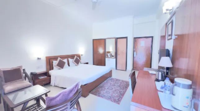 Hotel Park View Hotel dekat Government Museum and Art Gallery