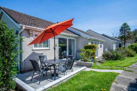 Bayview 87 - 2 Bedroom Chalet - Bayview Oxwich Отели в г. Пенрис