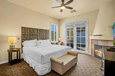 Spacious Private Patio and Access to Multiple Pools and Spa - Charming Retreat Hotels near La Quinta Library