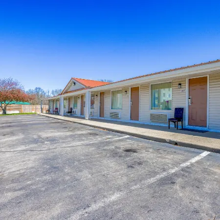 Cozy Garden Inn by OYO Hwy 40 Richmond