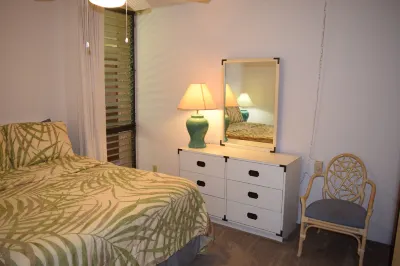 Budget Friendly Condo Overlooking the Pool Hotels near Maui