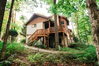Ski Shuttle, Spacious Patio and Cozy Kitchen - Stunning Mountain Haven Hotels in Boyne Valley Township