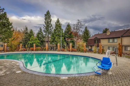 Shared Pool, Hot Tub, Home Theater - Luxurious Modern Retreat Hôtels à : Dollar Point
