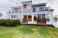 Dream beach home on Lewis Bay with ocean views & amazing outdoor areas Hotels in West Yarmouth