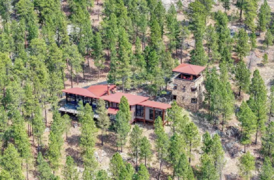 Savor tranquility with Mt. Rushmore views and nearby Custer State Park. โรงแรมใน